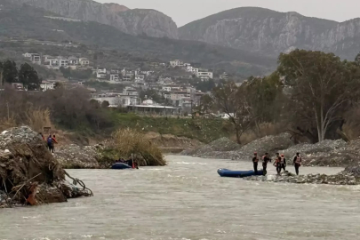 Hatay'da Nehre Düşen Gencin Arama Çalışmaları Devam Ediyor