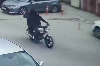 Kar maskeli şüpheliler, kuyumcu çalışanını darbedip 1 kiloya yakın altını alarak kaçtı