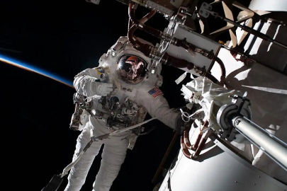 NASA astronotların akıllı telefon kullanmasına izin verecek