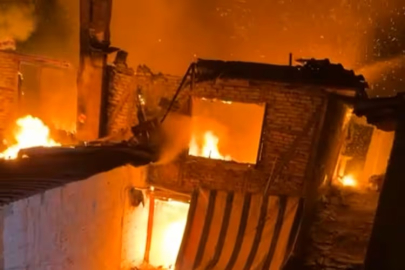 Bursa'da iki katlı ev kül oldu!