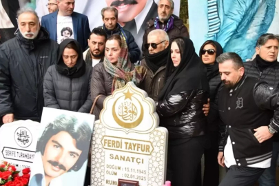 Ferdi Tayfur'un mezarı başında çekilen fotoğraf torununu çıldırttı: Hepiniz yalancısınız