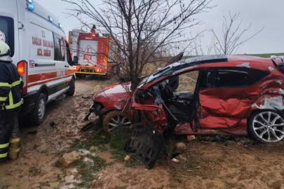 Otomobil ile tır çarpıştı: 1 ölü, 3'ü ağır 4 yaralı