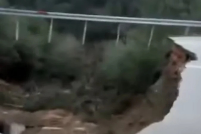 Antalya'da çöken kara yolunda 10 metrelik çukur oluştu