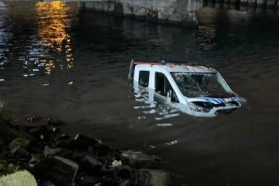 Bakırköy’de İBB'ye ait zabıta aracı denize düştü: Ekipler olay yerine sevk edildi