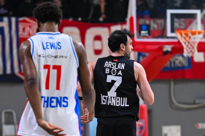 Beşiktaş 40 sayı fark attı! Yunanistan'da skandal pankart