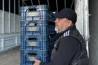 Fenerbahçeli taraftar domates kasalarının üzerine 'N'Golo Kante' yazdırdı