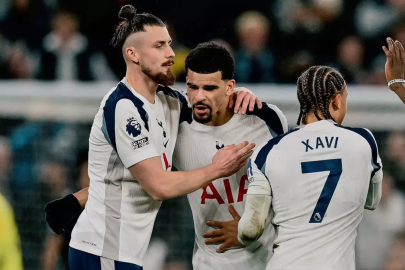 Şampiyonlar Ligi'nde tarih yazan Tottenham, kendi liginde küme düşmemeye çalışıyor