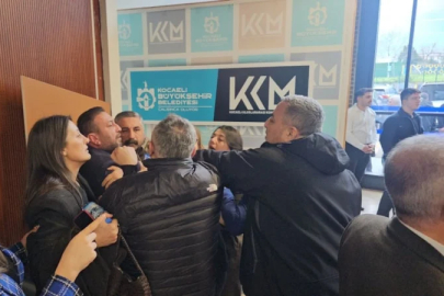 Kocaeli Büyükşehir Belediye Meclisi'nde kavga çıktı