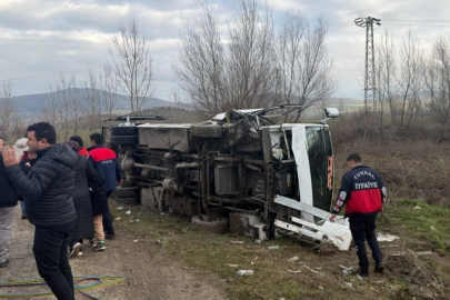 Tokat'ta kazaya karışan öğrenci servisi devrildi: 22 yaralı
