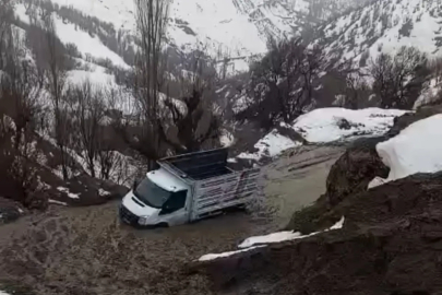 Bitlis'te heyelan nedeniyle 4 köy yolu ulaşıma kapandı
