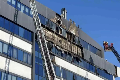 İş merkezinin dış cephesinde yangın çıktı