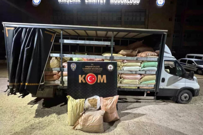 Kırşehir'de kaçak tütün operasyonu: 3 bin 100 kilogram kaçak tütün ele geçirildi