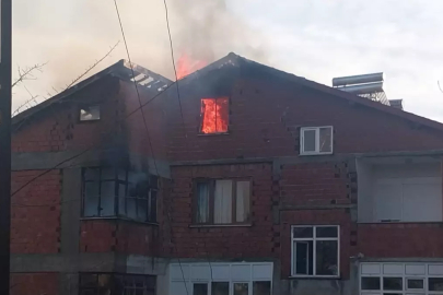 6 katlı binanın çatı katında yangın