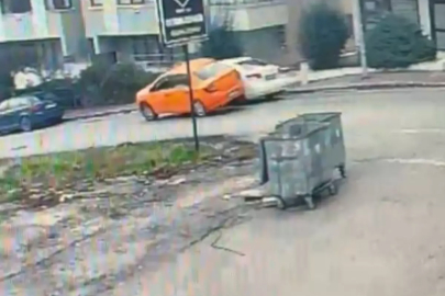 Ankara'da taksinin park halindeki otomobile çarpması kamerada