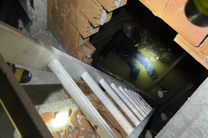 Balıkesir'de asansör boşluğuna düşen kişi kurtarıldı; o anlar kamerada