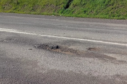 Bursa'da çukur tehlikesi! Sürücüler tedirgin