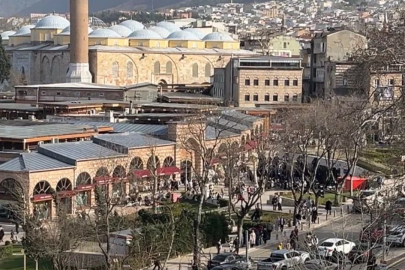 Bursa trafiği kilitlendi! Tophane ve Hanlar Bölgesi'nde araçlar kontak kapattı...