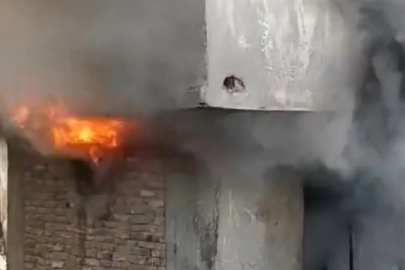 Bursa Yıldırım'da metruk bina alev alev yandı