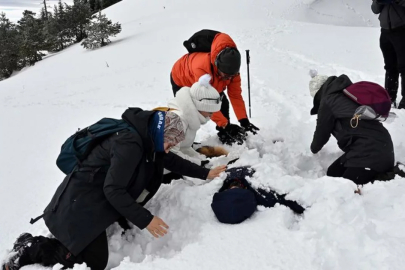 Kar kalınlığı 1.5 metreye ulaştı! İlk defa yapınca "Dağ virüsü" kaptı!