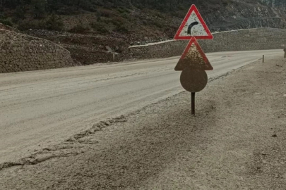 Bursa'da yol çamura teslim! Sürücüler isyan etti
