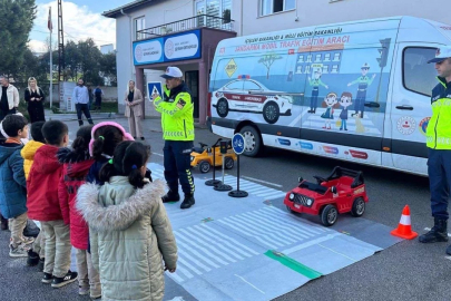 Bursa Jandarma Komutanlığı'ndan minik öğrencilere trafik eğitimi