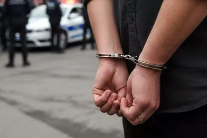 Arkadaşının ısrarıyla açtığı banka hesabı başına bela oldu