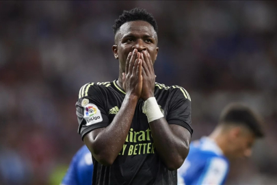 Benfica-Real Madrid maçı ırkçılık iddiasıyla 10 dakika durdu