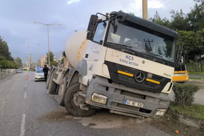 Beton mikseri yan yatmak üzere durdu, sürücü facianın eşiğinde önlem aldı