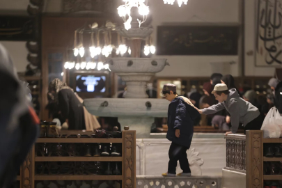 Bursa'da ilk teravih coşkusu: Tarihi camilerde saflar doldu