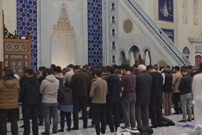 İstanbul'da ilk teravih namazı kılındı; mahyalar yakıldı