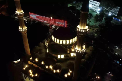 İzmir'de Ramazan ayının ilk teravih namazı kılındı