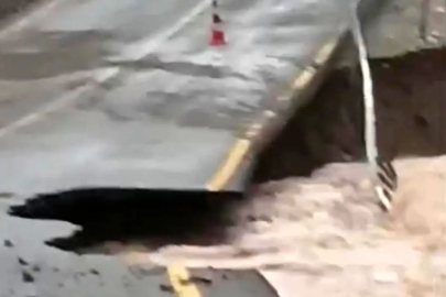 Kayseri'de sel yolu çökertti