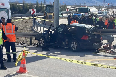 Bir aile paramparça oldu! Otomobil ok gibi saplandı