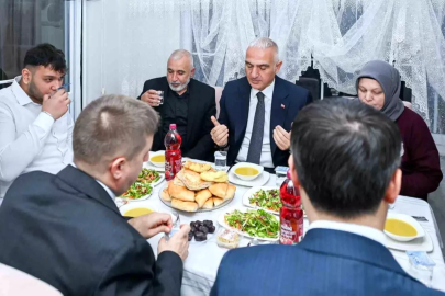 Bakan Ersoy, Kırıkkale'de Ürkmez ailesinin iftar sofrasına konuk oldu