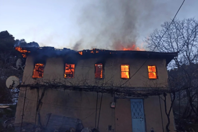 Bursa Gürsu'daki ev yangını can aldı! Yaşlı kadın kurtarılamadı...