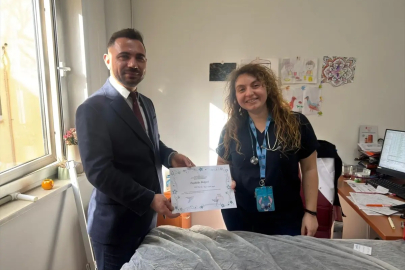 Kozluk'ta doktora teşekkür belgesi verildi