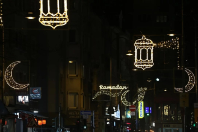 Almanya'da bazı şehirlerde ışıklarla süslenen caddeler ramazan boyunca aydınlatılacak