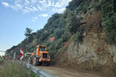 Bursa Mudanya-Altıntaş sahil yolunda bir toprak kayması daha!
