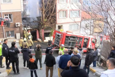 İstanbul'da gecekondudan alevler yükseldi: 2 kişi dumandan etkilendi