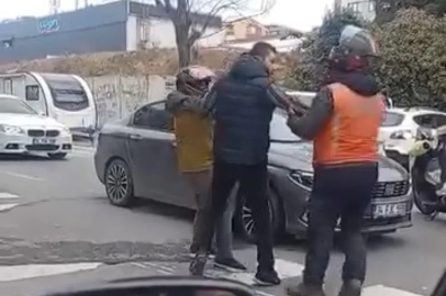 İstanbul'da yol verme kavgasında silah çeken sürücü kamerada