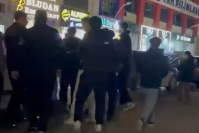 Başakşehir'de iftarın ardından iki grup arasında çıkan kavga kamerada