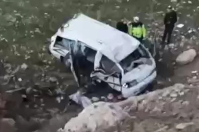 Batman'da minibüs uçuruma yuvarlandı: 1 ölü