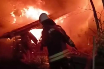 İki ayrı mahallede yangın; ev ve odunluk küle döndü