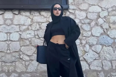 Başı kapalı, göbeği açık fotoğraf paylaştı! Tepki yağdı