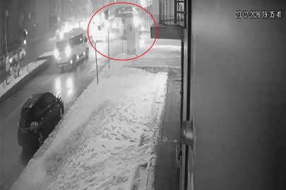 Erzurum'da Minibüs ile Hafif Ticari Araç Çarpıştı: 2 Yaralı