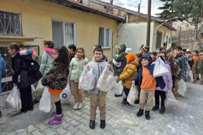 Harçlıklarını biriktirip yaşlıların gönüllerini ısıttılar