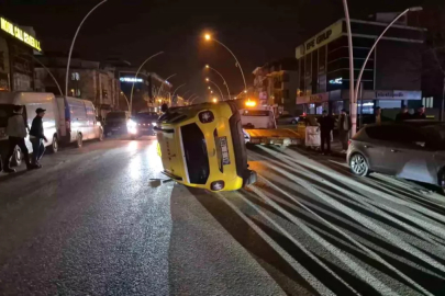 Sıkışan trafikte kontrolden çıkan taksi yan yattı