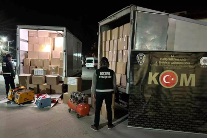 Eskişehir'de 5 milyon 800 bin makaron ve kilolarca kaçak tütün ele geçirildi