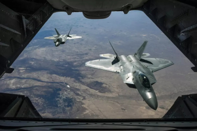 Orta Doğu'da tansiyon zirvede! ABD'den İran'a hayalet uçaklarla gözdağı