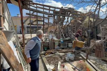 Eskişehir'de belediye çalışması kaosa yol açtı: Yaşlı çiftin evinin duvarı yıkıldı